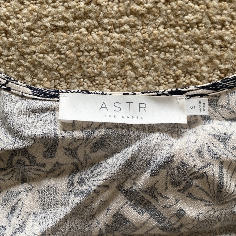 Astr The Label Jules Flutter Sleeve Crop Blouse I… - image 3